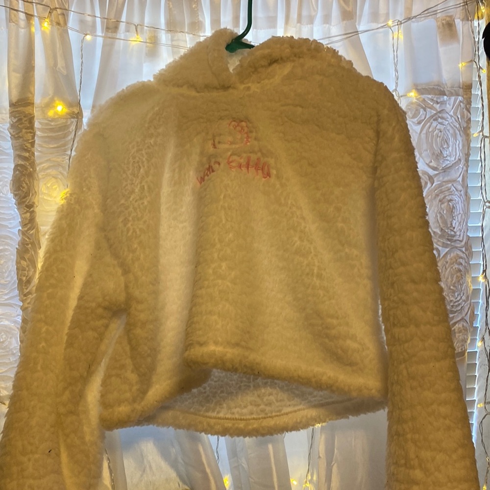 Brand new! There’s no tag but hasn’t been worn. It’s in good condition